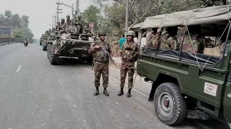 সীতাকুণ্ড জঙ্গল ছলিমপুরে যৌথবাহিনীর অভিযানে অস্ত্র...