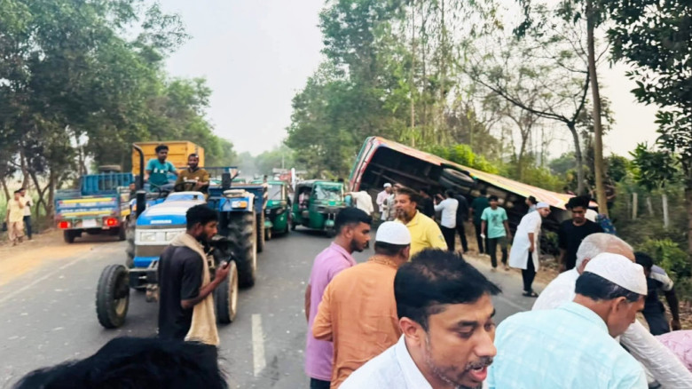 চট্টগ্রামে সড়ক দুর্ঘটনায় তিনজন নিহত...