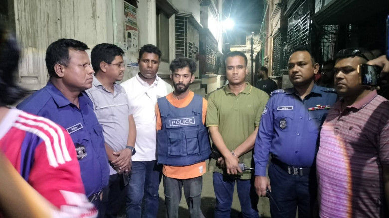 নারায়ণগঞ্জে পুলিশের ছিনতাই হওয়া পিস্তল উদ্ধার, গ...