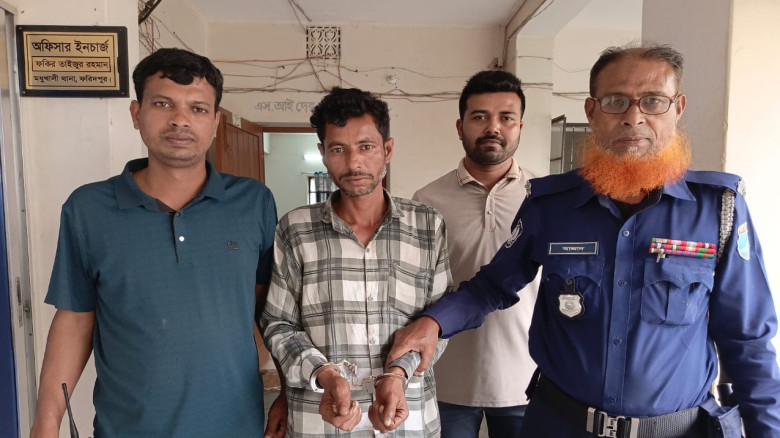 মধুখালীতে ২০ পিস ইয়াবাসহ মাদক ব্যবসায়ী গ্রেফতার...