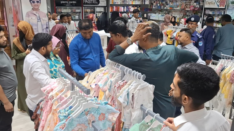টাঙ্গাইল শহরে তিন শোরুমকে লাখ টাকা জরিমানা...