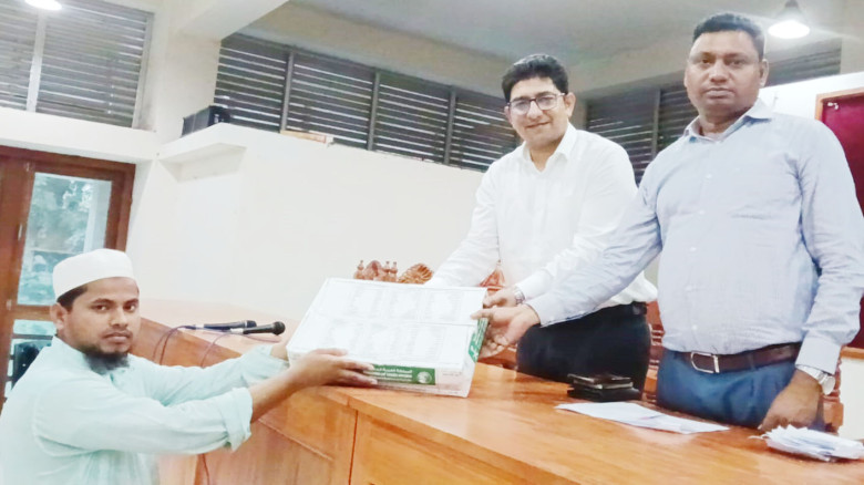 কালিয়ায় ৩২ এতিমখানা-মাদ্রাসায় সৌদি সরকারের উপহার খ...