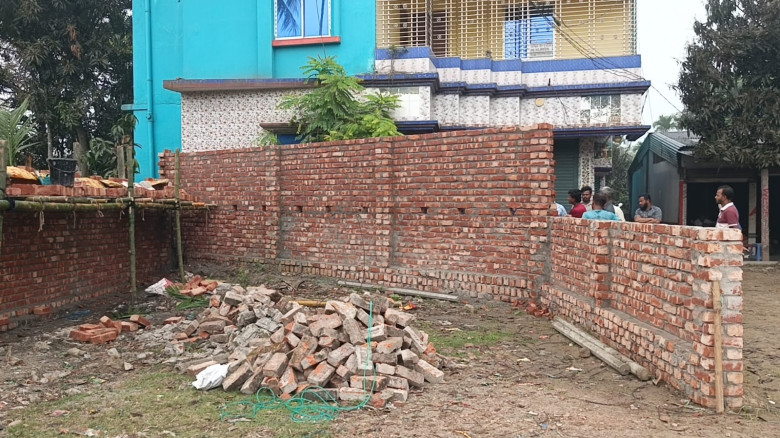 স্বেচ্ছাসেবক দল নেতার প্রভাবে সওজের জমিতে স্থাপনা ...