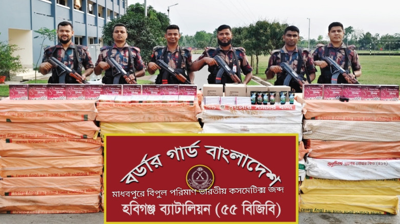 মাাধবপুরে ট্রাকভর্তি ধানের তুষের বস্তায় লুকানো দেড়...