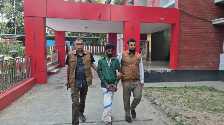 রাজবাড়ীতে বিদেশী পিস্তল-গুলিসহ অস্ত্র ব্যবসায়ি আটক...