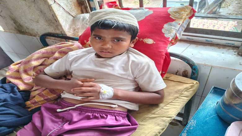 নেত্রকোণায় জমি বিরোধ: হামলা ও বসতঘরে আগুন, নারীসহ ...