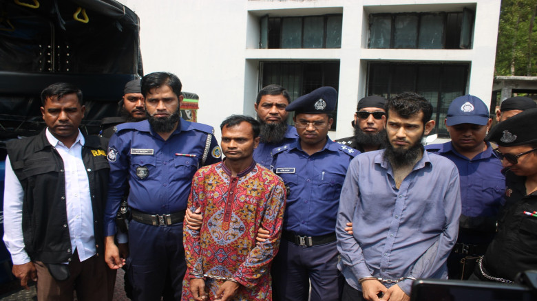 নেছারাবাদে মাথা বিচ্ছিন্ন লাশ উদ্ধারের ঘটনায় প্রধা...