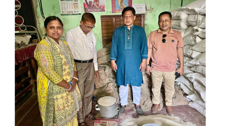 ঈদগাঁওতে ভিজিএফের চাল বিতরণ শুরু...