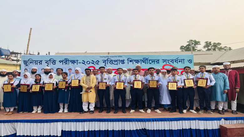 ভালুকায় আনোয়ার খান মডেল স্কুলের বৃত্তি প্রাপ্ত শি...