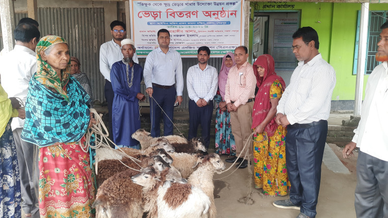 নকলায় ১২ ভিক্ষুককে ভেড়া উপহার দিয়ে পূনর্বাসিত করলে...