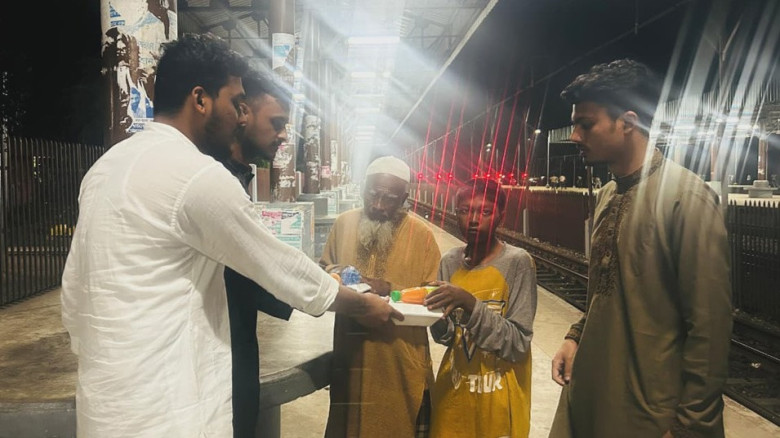 আখাউড়ায় বন্ধুমহল–২১ এর উদ্যোগে দুই শতাধিক এতিম ও দ...