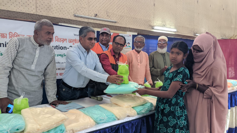 মুক্তাগাছায় শিশু নিরাপত্তা ও সুরক্ষা নিশ্চিতে উপহা...