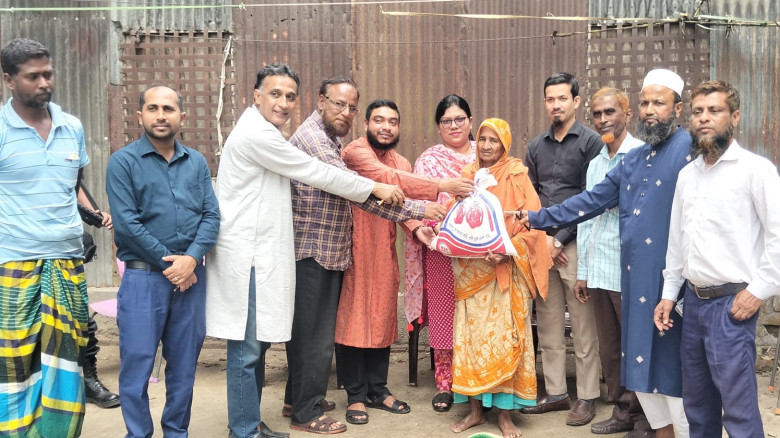 ঈদের আনন্দ ছড়ালো ফুলপুরের ১৫০ অসহায় পরিবারে...