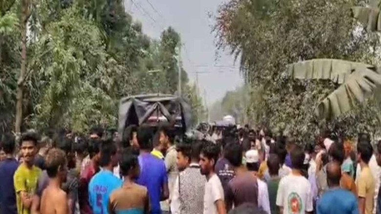 লালমনিরহাটে একই পরিবারের ৩ জন নিহত...