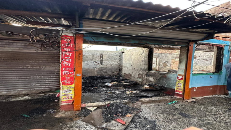 বাউফলের কালিশুরী বাজারে ভয়াবহ অগ্নিকাণ্ডে ১১টি দোক...