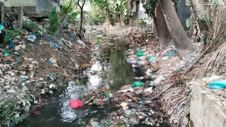 ঝালকাঠি খাল খননে অনিয়ম: ঠিকাদারকে ৩ দিনের মধ্যে ব্...