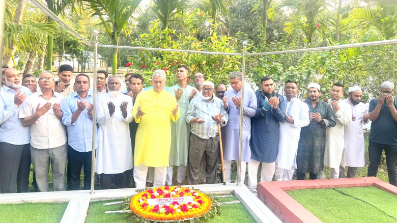 সাইফুর রহমানের কবর জিয়ারত করলেন নব নিযুক্ত মৌলভীব...