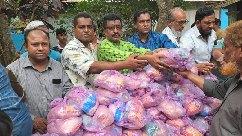 ব্রাহ্মণবাড়িয়ায় ছয়শো দুঃস্থ  মানুষের মধ্যে ঈদ খাদ্...