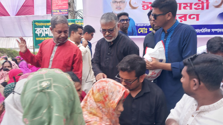 নওগাঁয় দুই হাজার পরিবারকে ঈদ সামগ্রী দিলেন বিএনপি ...