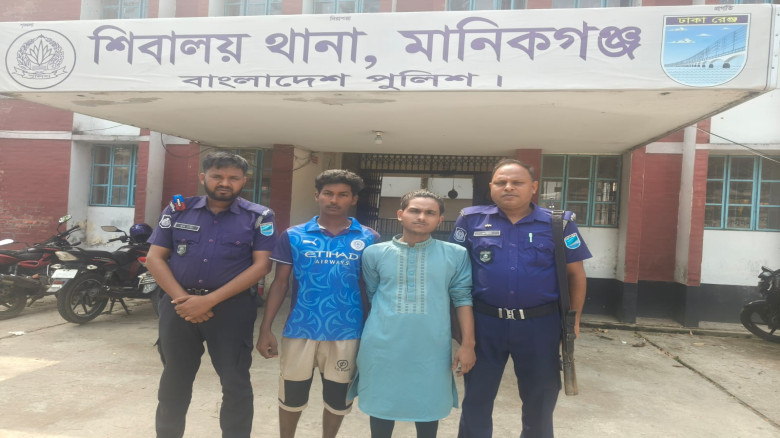 পাটুরিয়া ঘাটে চাঁদাবাজির সময় আটক ২...