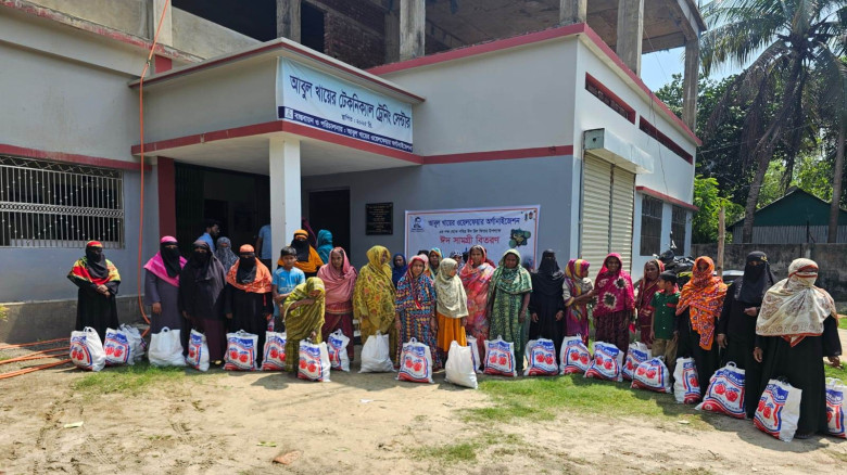 নবীনগরে অসহায় মানুষের মাঝে ঈদ সামগ্রী বিতরণ...