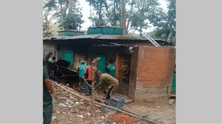 সাতছড়ি জাতীয় উদ্যান থেকে অবৈধ স্থাপনা উচ্ছেদ...