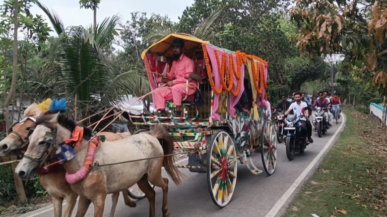 প্রাথমিক শিক্ষককে রাজকীয় বিদায় সংবর্ধনা...