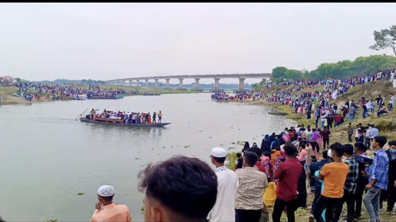 গফরগাঁওয়ে ঈদের ছুটিতে ব্রহ্মপুত্র নদের পাড়ে বিনোদ...