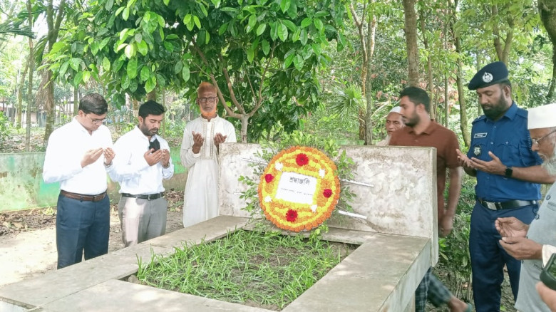 কেন্দুয়ায় শহীদ মুক্তিযোদ্ধাদের কবর জিয়ারত...