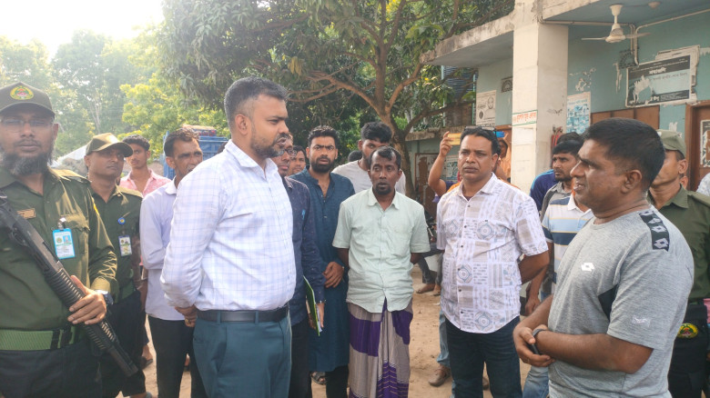 কালুখালিতে শেখ ফিলিং ষ্টেশন পরিদর্শন করে সব ঠিক আছ...