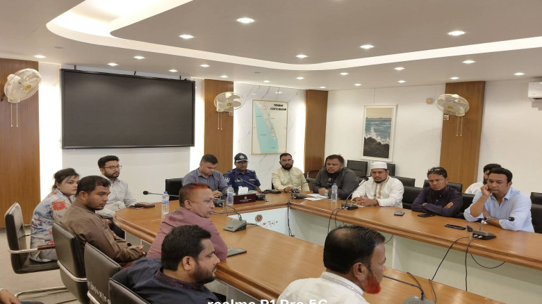 লবণের গাড়ী রাস্তায় পানি পড়া অবস্থায় পেলে আটক করা হ...