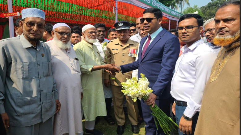 ফুলবাড়ীতে স্বাধীনতা দিবসে বীর মুক্তিযোদ্ধাদের সংবর...