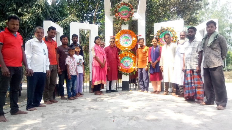 পঞ্চগড়ে স্বাধীনতা দিবসে শহিদ মিনারে পুষ্পার্পণ করল...