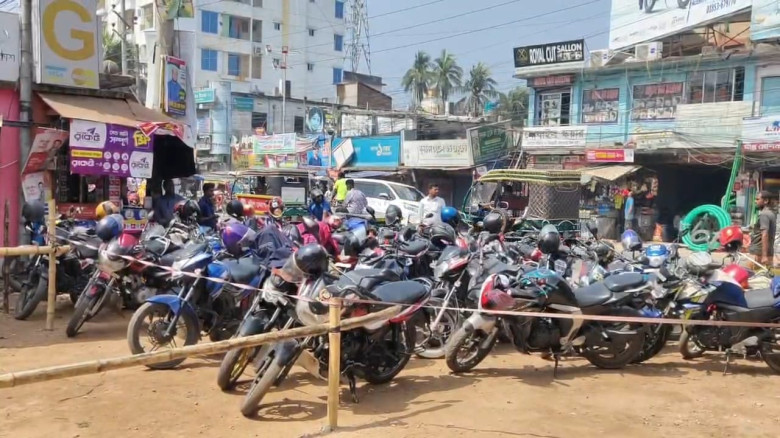 জ্বালানি নিতে লাগবে ফুয়েল কার্ড: সমালোচনার মুখে সা...