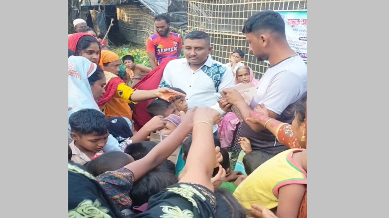 আলোচনা শেষে ১৫০ শিক্ষার্থীকে খাতা-কলম বিতরণ...