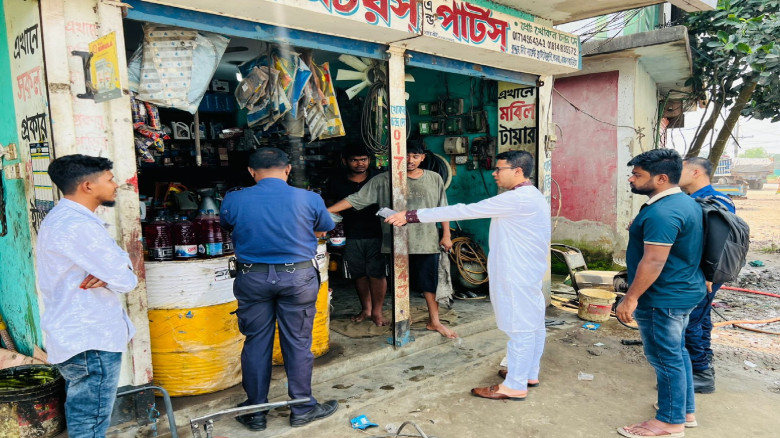 কসবায় জ্বালানি তেলের অতিরিক্ত মূল্য আদায়ে অভিযান, ...