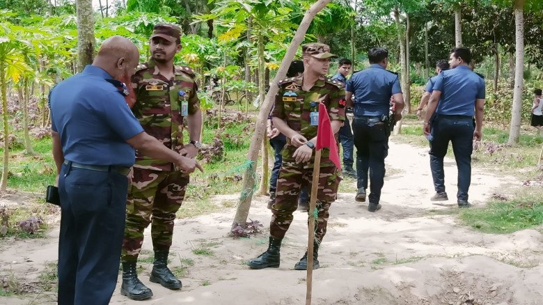 চুয়াডাঙ্গায় ফসলের ক্ষেতে পাওয়া ৭ টি বোমা নিষ্ক্রিয়...