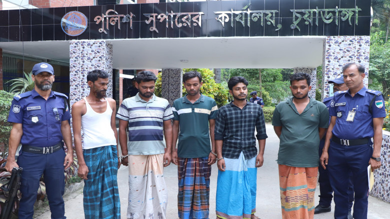 চুয়াডাঙ্গায় নারীর সহযোগিতায় আরেক নারীকে সংঘবদ্ধ ধর...