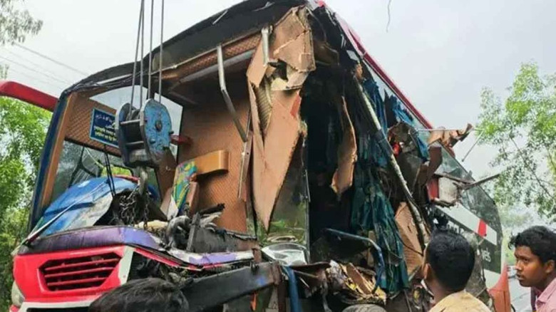 দিনাজপুরের সড়কে ২ জনের ‍মৃত্যু...