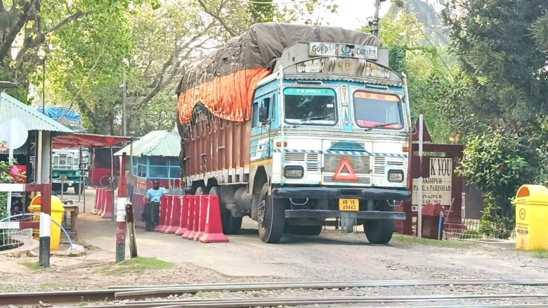 ১০ দিন বন্ধের পর হিলি স্থল বন্দরের আমদানি-রপ্তানী ...