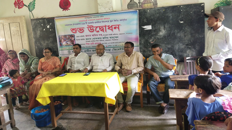 নেছারাবাদে স্কুল ফিডিং কর্মসূচির উদ্বোধন, ১৬৯ বিদ্...
