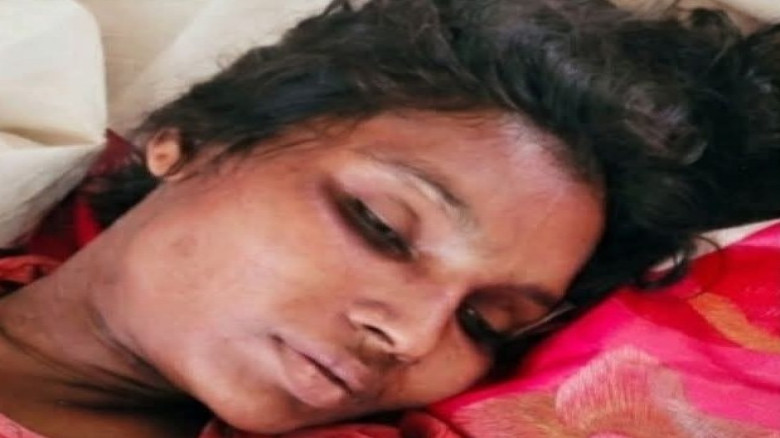 লাকসাম সরকারি হাসপাতালে চিকিৎসাধীন অজ্ঞাত মহিলাটি ...