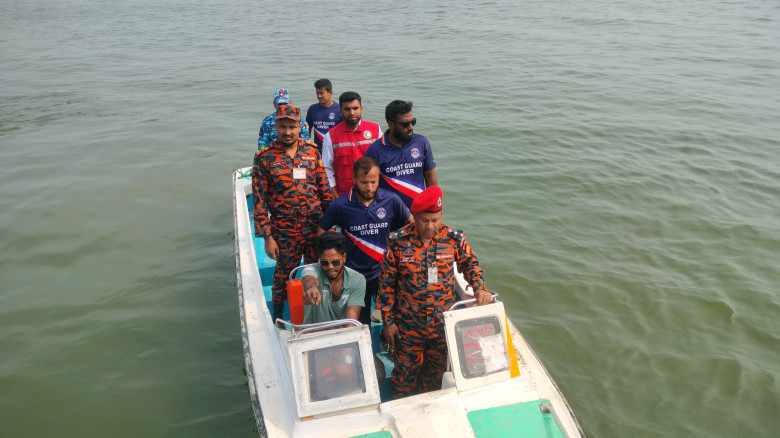 দৌলতদিয়ায় বাসডুবির ঘটনায় উদ্ধার অভিযান সমাপ্ত ঘোষণ...
