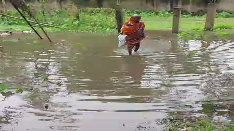 নবীগঞ্জে পানি নিস্কাশনের রাস্তা বন্ধ করায় প্রতিবেশ...
