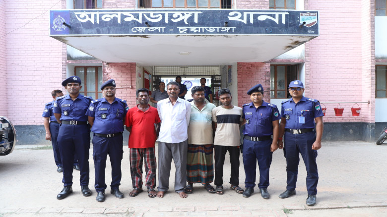 আলমডাঙ্গায় অবৈধ জ্বালানি তেল মজুদচক্রের ৪ সদস্য গ্...