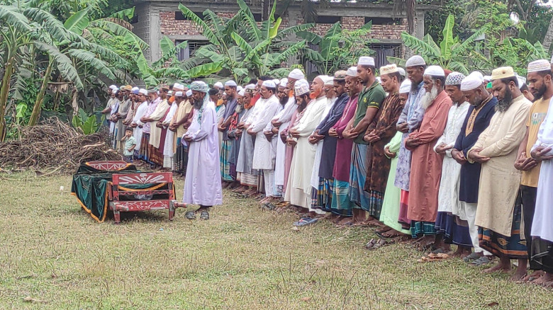 দৈনিক যায়যায়দিন খুলনা ব্যুরো মোঃ আতিয়ার রহমানের পি...