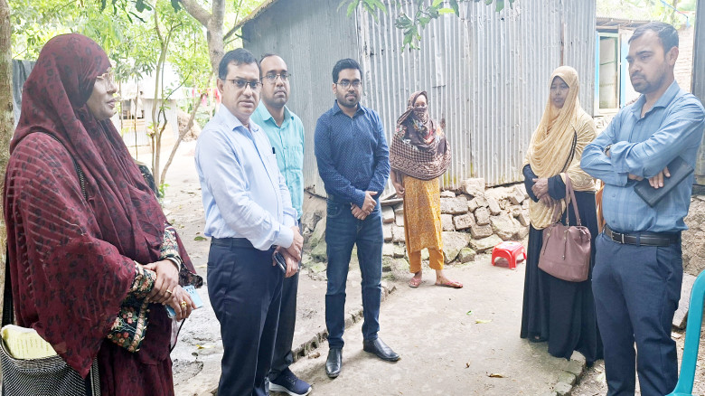 হামের উপসর্গ নিয়ে মৃত শিশুর বাড়ীতে সিভিল সার্জনের ...