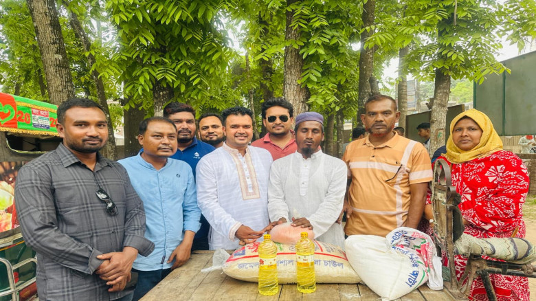 বাঘায় মানুষের কল্যাণে ছাত্রদল নেতা শামীম সরকারে উদ...
