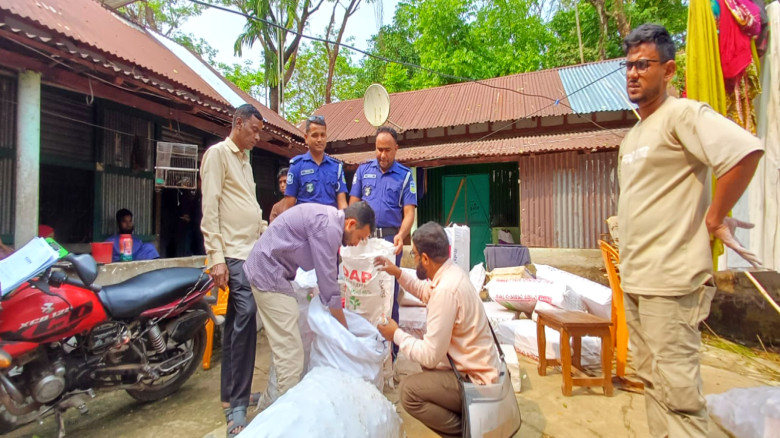 নেত্রকোণায় ইউএনও’র অভিযানে ৫ লাখ টাকার ভারতীয় চোর...