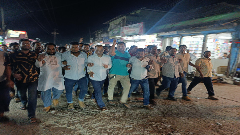 নজরুল মোল্লা জেলা পরিষদের প্রশাসক হওয়ায় তালতলীতে আ...